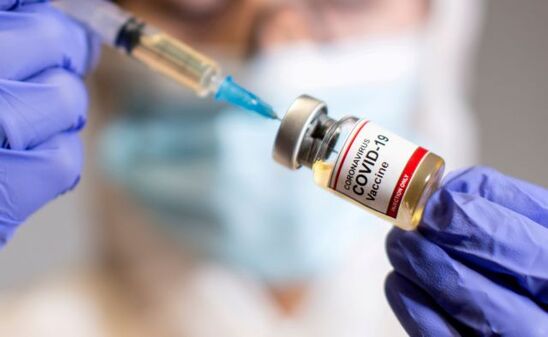 Image: Λιγότερο αποτελεσματικό το μονοδοσικό εμβόλιο κατά του κινδύνου νοσηλείας με covid