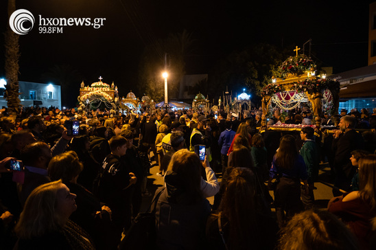 Image: Σε κλίμα κατάνυξης η περιφορά του Επιταφίου στην Ιεράπετρα - Δείτε φωτογραφίες και βίντεο