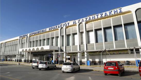 Image: Κορωνοϊός : Κλείνει τα αεροδρόμια για πτήσεις εξωτερικού η κυβέρνηση