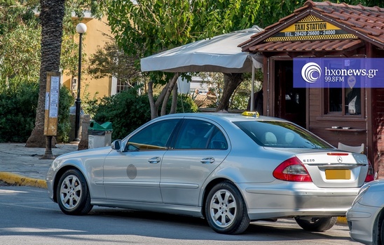 Image: Αλλάζουν τα όρια επιβατών - Πόσα άτομα επιτρέπονται σε ΙΧ και ταξί από σήμερα