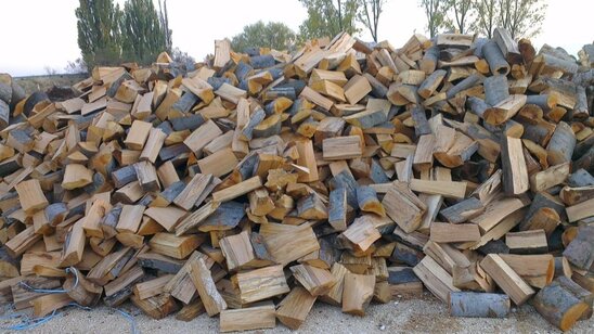 Image: Πωλούνται ξερά καυσόξυλα εξαιρετικής ποιότητας στην Ιεράπετρα