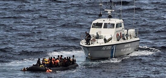 Image: Επιχείρηση διάσωσης μεταναστών νότια της Κρήτης