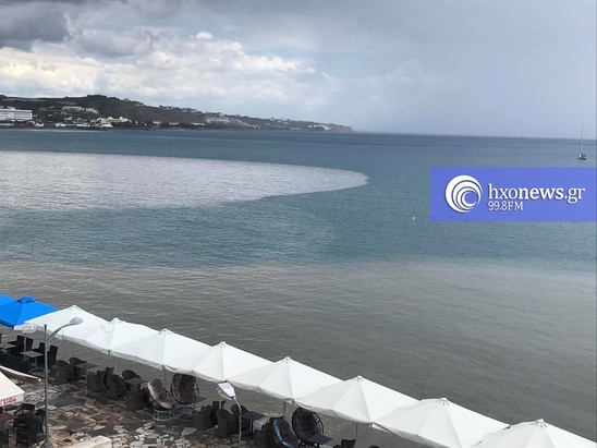 Image: Απίστευτο! Άλλαξε χρώμα η θάλασσα στην Ιεράπετρα