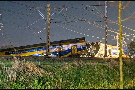 Image: Ολλανδία: Ένας νεκρός και 30 τραυματίες από τον εκτροχιασμό τρένου