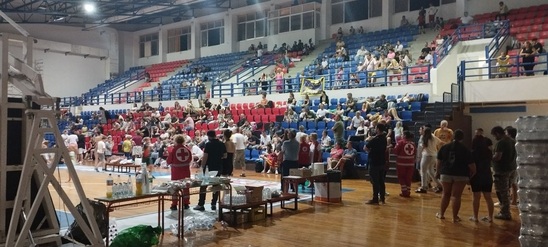 Image: Κλιμάκιο του ΚΚΕ στην περιοχή της φωτιάς και στα δύο κλειστά γυμναστήρια της Ιεράπετρας