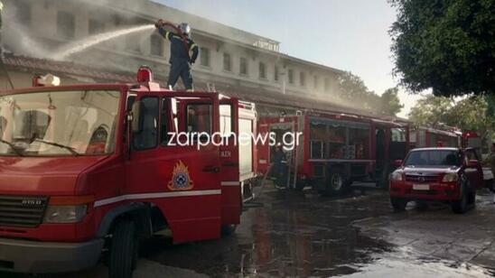 Image: Μεγάλη φωτιά στη Δημοτική Αγορά Χανίων – Ζημιές σε καταστήματα 