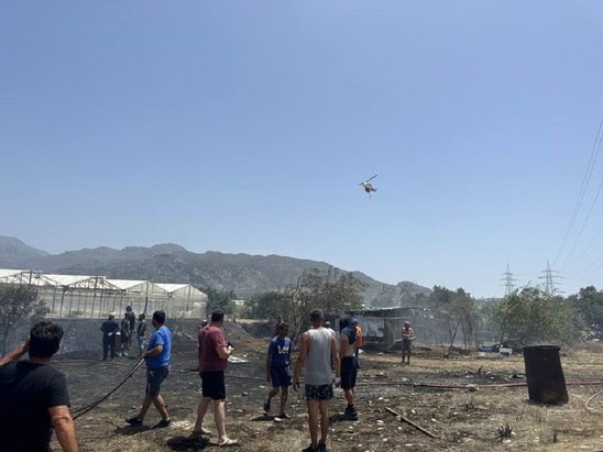Image: Κεντρί:Από τσιγάρο σε αυτοσχέδια χωματερή η φωτιά