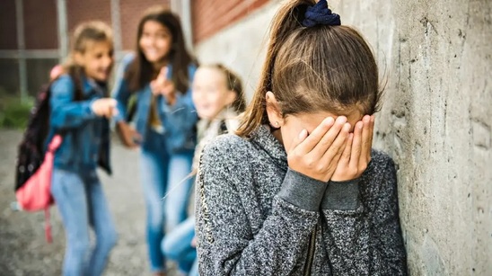 Image: Πανελλαδική έρευνα για το bullying - Όσο αυξάνεται η φτώχεια, τόσο αυξάνεται ο σχολικός εκφοβισμός