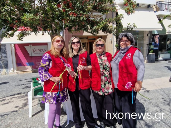 Image: Ημέρα της Γυναίκας: Λουλούδια και χαμόγελα από το τμήμα πρόνοιας του Ελληνικού Ερυθρού Σταυρού Ιεράπετρας