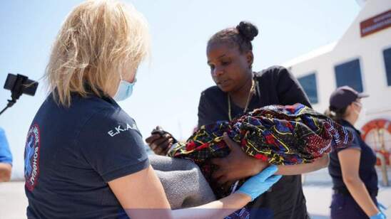 Image: Λέσβος | Γυναίκα πρόσφυγας γέννησε στη νησίδα Μπαρμπαλιάς