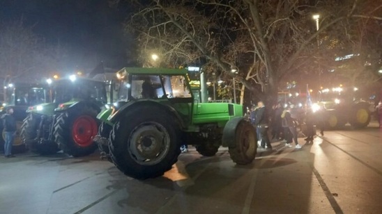 Image: Ξεσηκωμός αγροτών στη Λάρισα: Μαζικό συλλαλητήριο με τρακτέρ για αποζημιώσεις και το σκάνδαλο ΟΠΕΚΕΠΕ