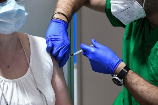 Image: Νέα έρευνα: Η μετάλλαξη Όμικρον μειώνει την αποτελεσματικότητα των εμβολίων