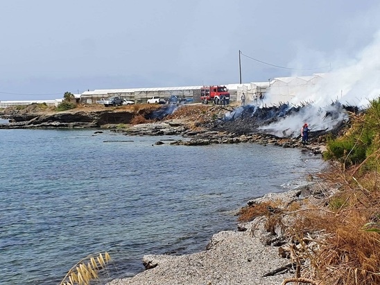 Image: Από παράνομη χωματερή η φωτιά στο Στόμιο Ιεράπετρας – Ζημιές σε θερμοκήπιο