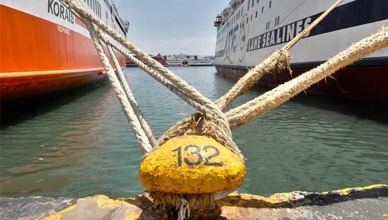 Image: Δεμένα τα πλοία στο λιμάνι του Πειραιά - 24ωρη απεργία στις 25 Οκτωβρίου