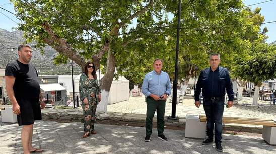 Image: Ο Δήμαρχος Ιεράπετρας στην Επισκοπή της κοινότητας Κάτω Χωριού.