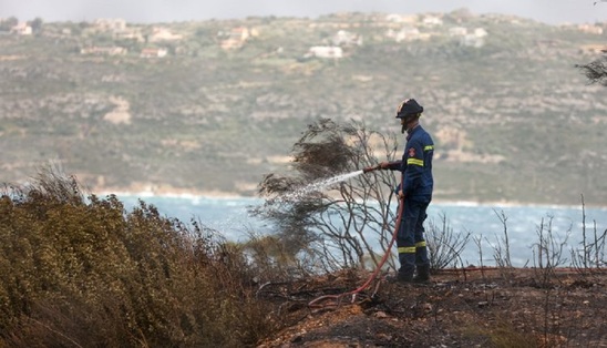 Image: Yπό πλήρη έλεγχο η φωτιά στο Ναύσταθμο Σούδας – Υπεράνθρωπες προσπάθειες της Πυροσβεστικής