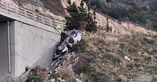 Image: Θρήνος για τον 19χρονο Γιάννη που έπεσε με το ΙΧ του από τη γέφυρα Φρουζή