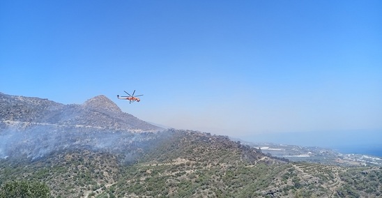 Image: Νέα αναζωπύρωση στα Αχλιά – Επιχειρούν ελικόπτερα, φόβοι για επέκταση του μετώπου