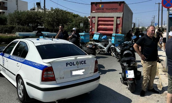 Image: Μιχελαράκης: Συμβολική κατάληψη στον περιφερειακό της Ιεράπετρας:"Δεν ζητάμε πολλά, ζητάμε τα αυτονόητα - Φανάρια, φωτισμό και ασφαλείς δρόμους για όλους"