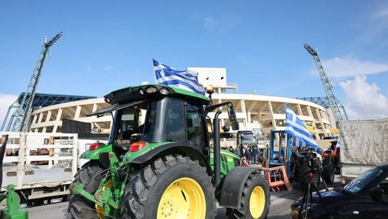Image: Ηράκλειο: Επεισόδια και χρήση χημικών στην αγροτική διαδήλωση στο αεροδρόμιο
