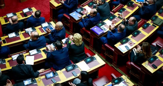 Image: Πρόταση δυσπιστίας: Κλίμα πόλωσης στη Βουλή - Σήμερα η ψηφοφορία