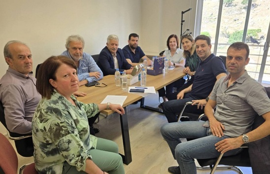 Image: Συνάντηση Δημάρχων του Λασιθίου με μέλη του Διοικητικού Συμβουλίου του Συλλόγου εργαζομένων στις Δ.Ο.Υ. Ανατολικής Κρήτης