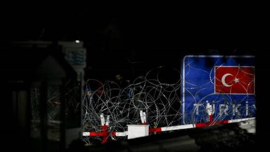 Image: Oλονύχτια κινητοποίηση στον Έβρο - «Φορτώνουν» με μετανάστες τα σύνορα οι Τούρκοι