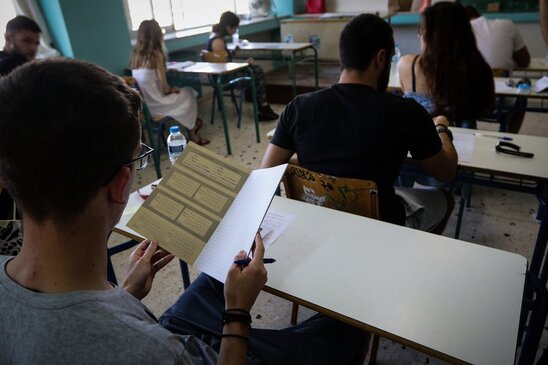 Image: Πανελλήνιες 2020: Στην Άλγεβρα εξετάζονται σήμερα οι υποψήφιοι των ΕΠΑΛ