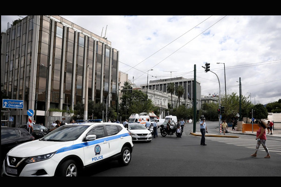 Image: Σύνταγμα: Δύο αδερφές μαχαίρωσαν 16χρονη στο κέντρο της πλατείας