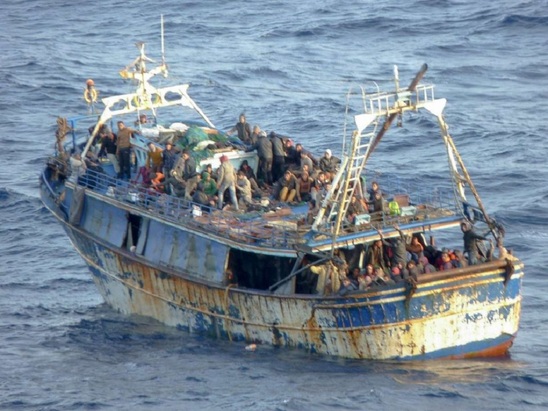 Image: Ξύλινο αλιευτικό με πάνω 350 επιβαίνοντες νότια της Γαύδου – Επιχείρηση διάσωσης από Λιμενικό και Frontex