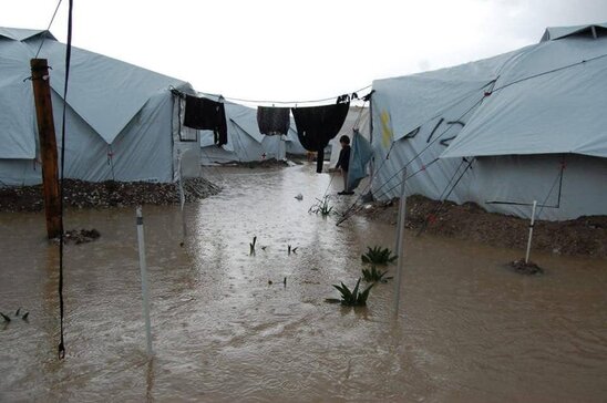 Image: Πλημμύρισε ο καταυλισμός του Καρά Τεπέ - Εικόνες ντροπής κάνουν τον γύρο του κόσμου