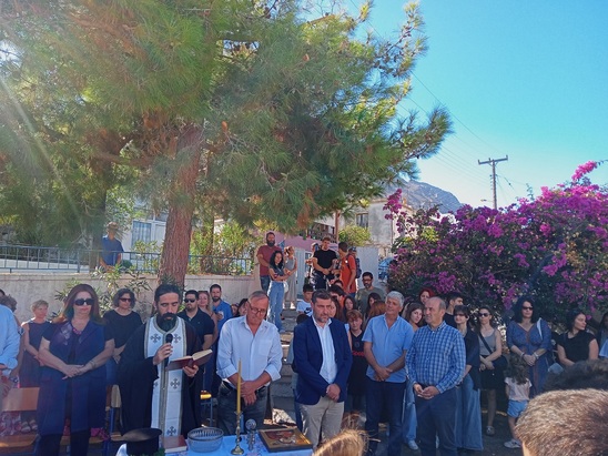 Image: Ο Εμμ. Φραγκούλης σε σχολεία της Ιεράπετρας για τον καθιερωμένο αγιασμό