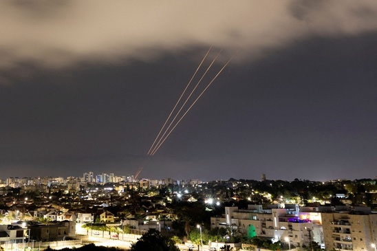 Image: Το Ισραήλ έπληξε στρατιωτική βάση στο Ιράν – Εκρήξεις σε Συρία – Ιράκ