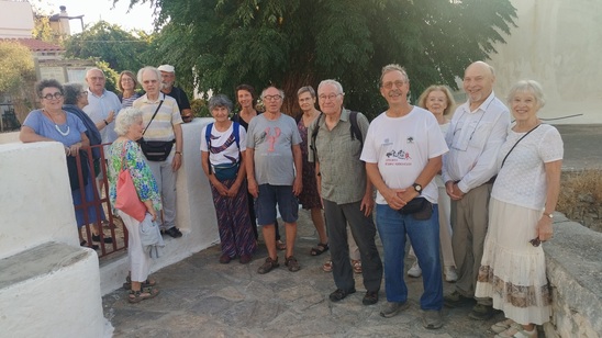 Image: Καβούσι: Επίσκεψη Γάλλων φίλων με επίκεντρο το βοτανικό μονοπάτι Μέσωνα