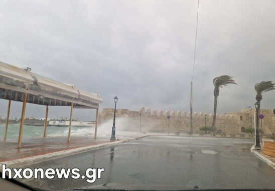 Image: Απόκοσμο σκηνικό στην Ιεράπετρα από την κακοκαιρία «Erminio» – Κόκκινη σκόνη και θυελλώδεις άνεμοι