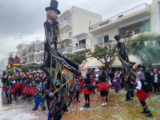 Image: Ιεράπετρα: Πλημμύρισε χαμόγελα και χρώμα το «Γεραπετρίτικο Καρναβάλι» παρά τη βροχή