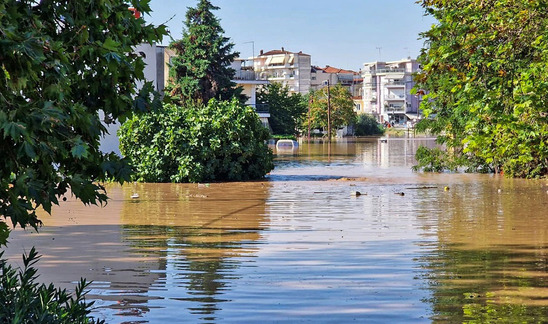 Image: Κακοκαιρία Daniel: Συναγερμός για υπερχείλιση του Πηνειού: Στα 9,5 μέτρα η στάθμη του, φοβούνται για τις Εργατικές Κατοικίες