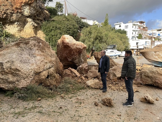 Image: Ο Δήμαρχος Ιεράπετρας για την κατολίσθηση στο στο Μακρύ Γιαλό