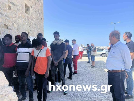 Image: Διάσωση 42 μεταναστών νότια της Ιεράπετρας 