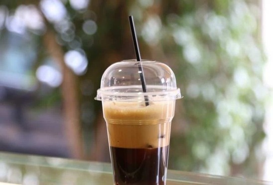 Image: Ερχεται χαράτσι στα πλαστικά ποτήρια του καφέ