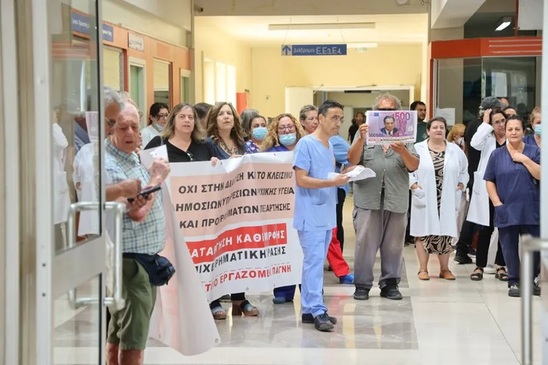 Image: Με αποδοκιμασίες η άφιξη του Υφυπουργού Υγείας στο ΠΑΓΝΗ – βίντεο και φωτογραφίες