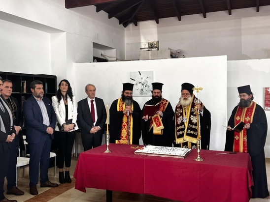 Image: Χαμόγελα και ευχές στην κοπή της βασιλόπιτας στον Δήμο Ιεράπετρας