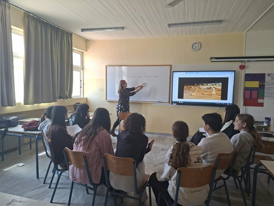 Image: 2ο Πειραματικό Λύκειο Ιεράπετρας: Η «Αντιγόνη» μέσα από τη συνεργασία με το Τμήμα Θεατρικών Σπουδών του Πανεπιστημίου Αθηνών