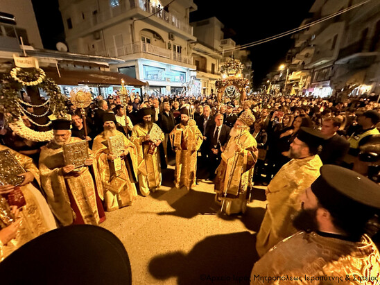 Image: Η Ακολουθία του Επιταφίου Θρήνου και η καθιερωμένη συνάντηση των Επιταφίων των Ενοριών της Ιεράπετρας