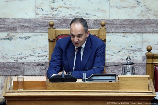 Image: Στο προεδρείο της Ολομέλειας του Κοινοβουλίου για πρώτη φορά ο Γιάννης Πλακιωτάκης