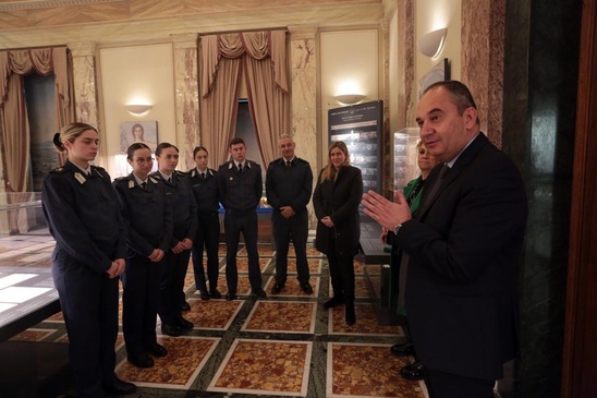 Image: Γ. Πλακιωτάκης: Τιμή στους Ίκαρους του Αύριο-Επίσκεψη τριτοετών δοκίμων της Σχολής Ικάρων στη Βουλή
