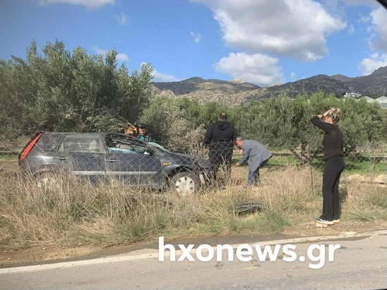 Image: Τροχαίο ατύχημα στους Καθαράδες Ιεράπετρας- Αυτοκίνητο εξετράπη και προσέκρουσε σε δέντρο