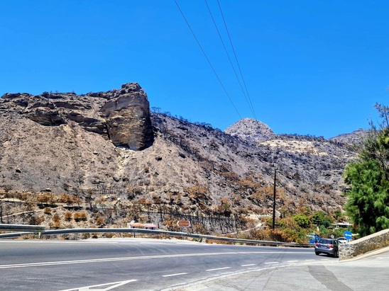 Image: Καλαντζάκης :Καμπανάκι κινδύνου για τον βράχο της Αγίας Φωτιάς εν όψει βροχοπτώσεων