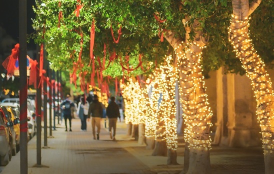 Image: Τα ξωτικά του SantaGerapetros ετοιμάζουν την Ιεράπετρα για τα πιο φωτεινά Χριστούγεννα