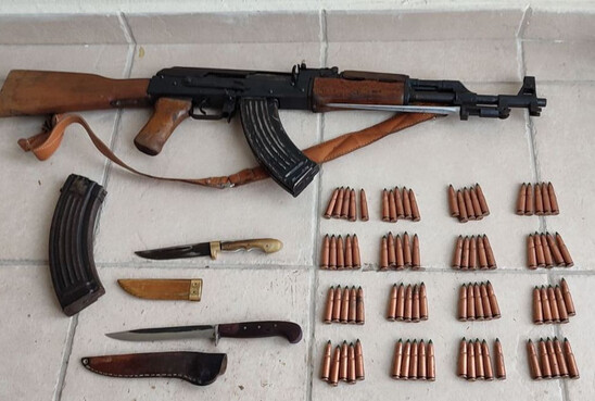 Image: Στάνη «οπλοστάσιο» στο Ηράκλειο – Βρέθηκαν καλάσνικοφ, γεμιστήρες και φυσίγγια